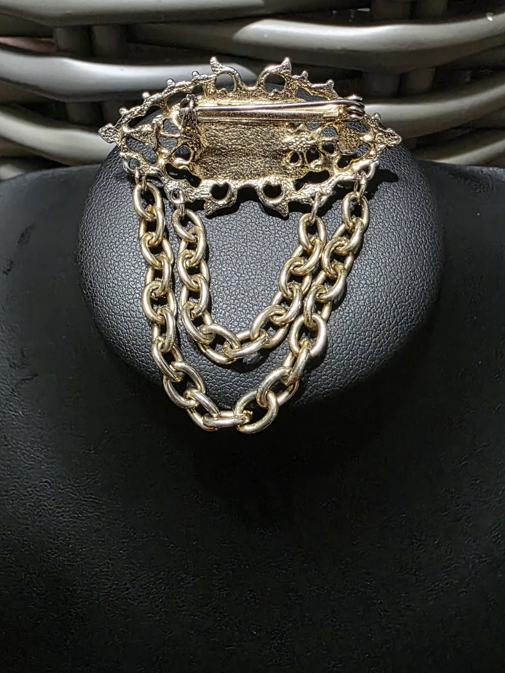 N/A elegant gold